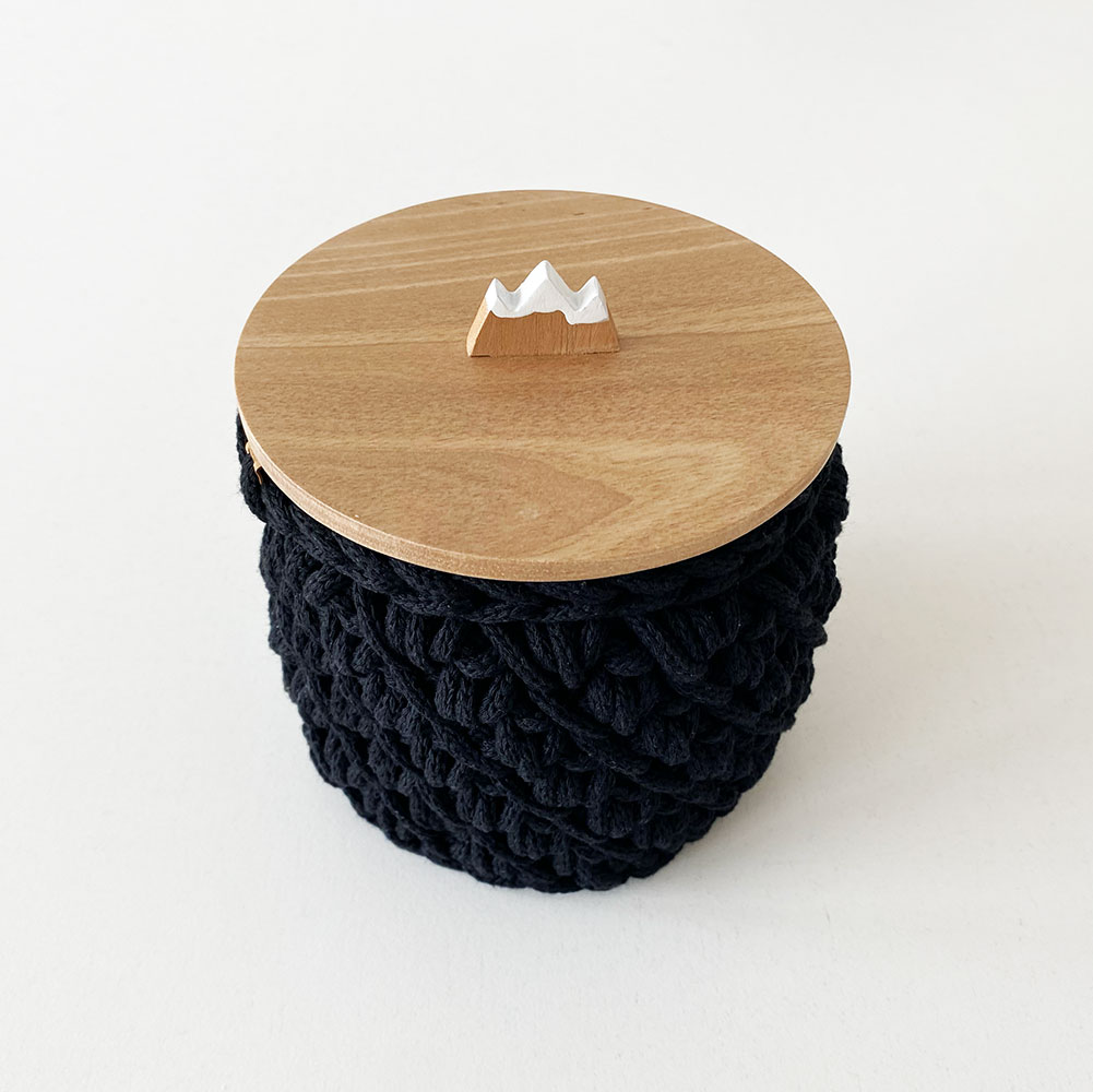 outbase kvackana satuljica triglav 12cm crna 04 Basket with Lid | Triglav | Cotton and Walnut Wood | 12cm | Black - Image 1